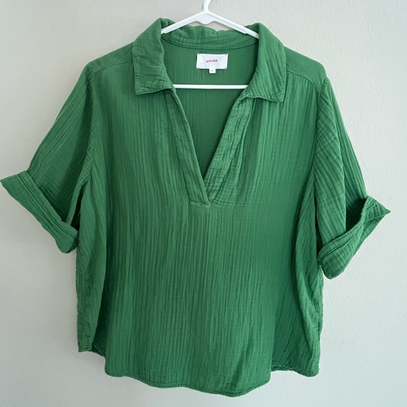 XiRENA Tops - XiRENA Emerald Green Gauzy Top, size Medium